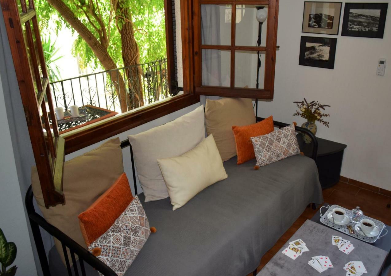 House Inside Garden Apartment Volos Exterior foto