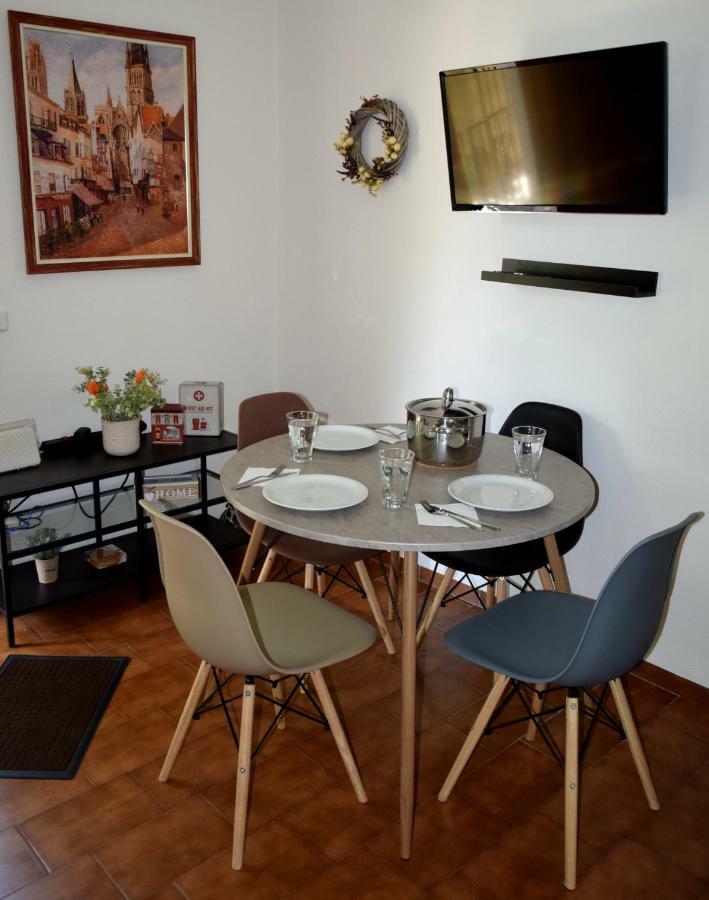 House Inside Garden Apartment Volos Exterior foto